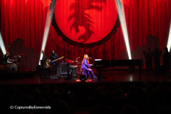 tori-amos-24-04-26-carre-capturedbyesmeralda-016