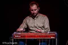 20251117-193901-Par-pa-fotografie-SamBettens-CatchingMusic-9341-1CM
