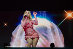 zara-larsson-26-02-24-afas-ive-fotono-003