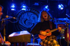 In-the-Round-met-Mick-Flannery-Mama-Kin-Anna-Tivel-Jeffrey-Martin-Kennys-Bar-10-10-24-©rezien-19