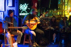 In-the-Round-met-Mick-Flannery-Mama-Kin-Anna-Tivel-Jeffrey-Martin-Kennys-Bar-10-10-24-©rezien-21
