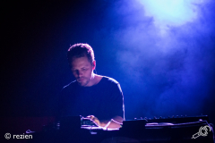 Xavier-Rudd-Oosterpoort-27-06-2017-rezien-1-of-26