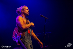 Xavier-Rudd-Oosterpoort-27-06-2017-rezien-9-of-26